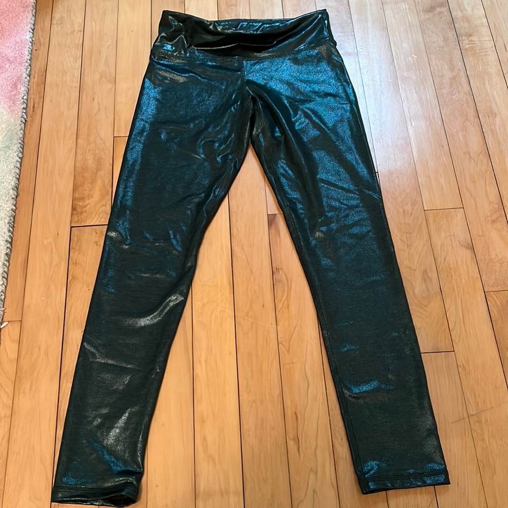 Metallic green shiny leggings